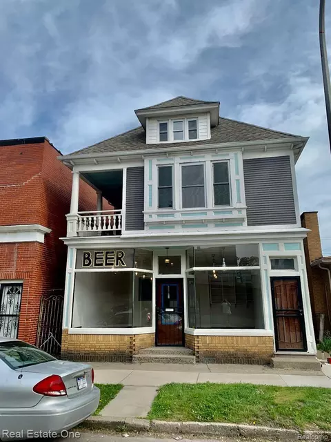 2454 Florian St, Hamtramck, MI 48212