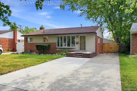 8245 Roosevelt St, Taylor, MI 48180