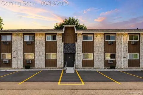 7592 Woodview St #4, Westland, MI 48185