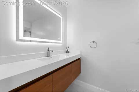 Bath - 50145 Tottenham Ct, Canton, MI 48187 photo 7 of 9