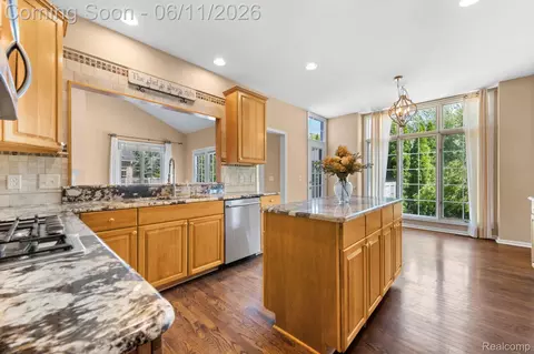 Kitchen - 50145 Tottenham Ct, Canton, MI 48187 photo 2 of 4