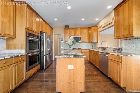 Kitchen - 50145 Tottenham Ct, Canton, MI 48187 photo 3 of 4
