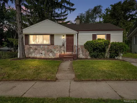 96 Oneida St, Pontiac, MI 48341