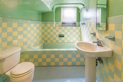 Bath - 24362 Outer Dr, Melvindale, MI 48122 photo 4 of 4