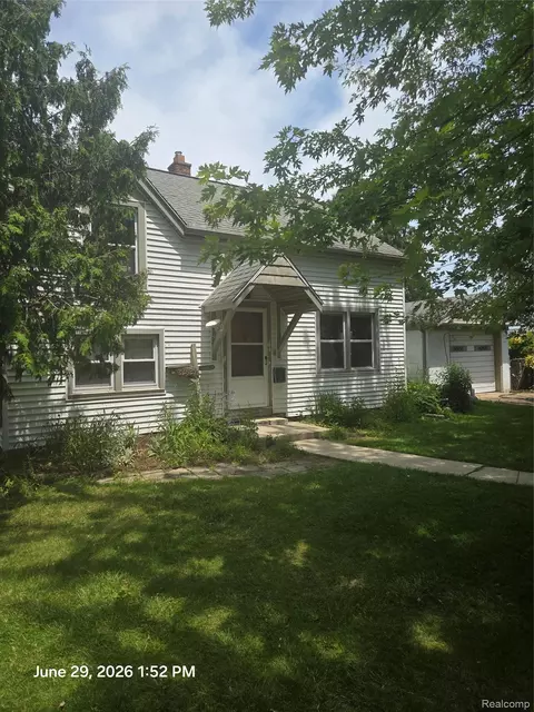 22629 Downing St, Saint Clair Shores, MI 48080