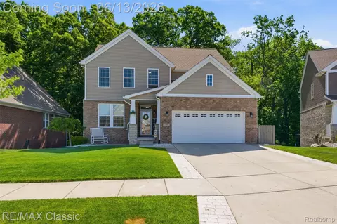7946 Russell Dr, Westland, MI 48185