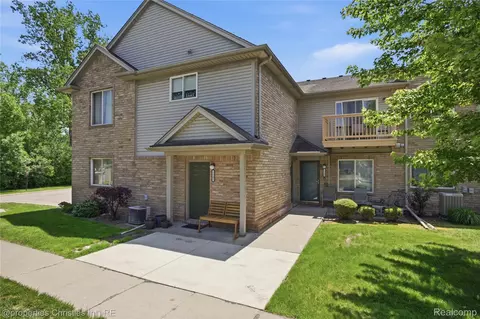 2136 Frazho Rd, Warren, MI 48091
