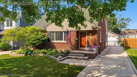 2666 Windemere Rd, Birmingham, MI 48009