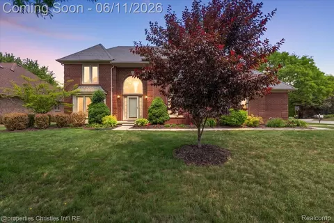 4708 Holland Dr, Troy, MI 48085
