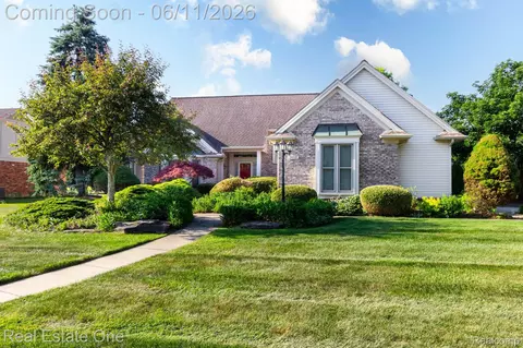 1459 Almond Dr, Troy, MI 48098