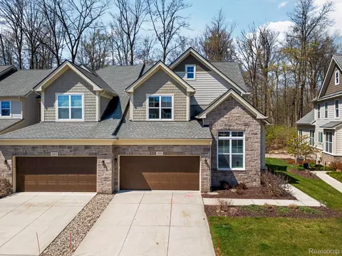 3020 N Spurway Dr, Ann Arbor, MI 48105