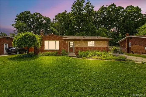 22159 W Brandon St, Farmington Hills, MI 48336