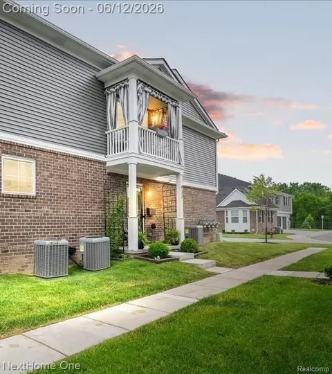 432 Maple Cove Cir #12, Saline, MI 48176