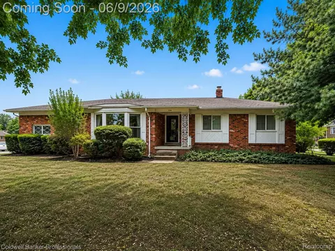 53238 Saturn Dr, Shelby Township, MI 48316