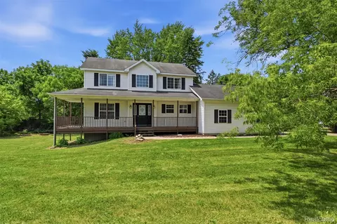 4482 Pleasant Valley Rd, Brighton, MI 48114