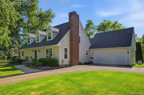 830 Hemingway Rd, Orion, MI 48362
