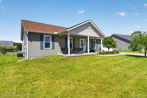 2092 Brier Crest Dr, Davison, MI 48423
