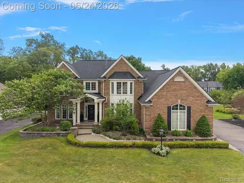 40067 Woodside Dr S, Northville, MI 48168