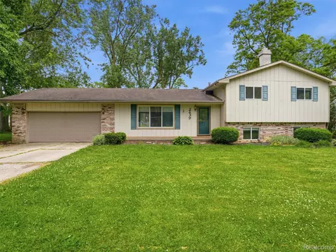 2439 N Long Lake Rd, Fenton, MI 48430