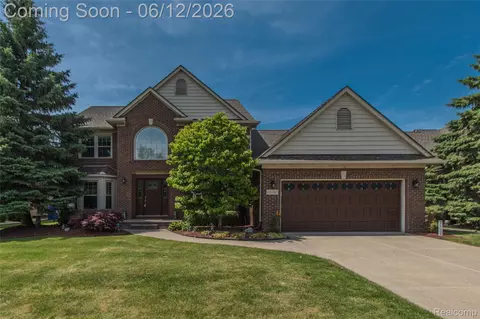20491 Windemere Dr, Macomb, MI 48044