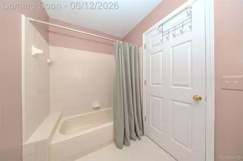 Bath - 20491 Windemere Dr, Macomb, MI 48044 photo 3 of 5