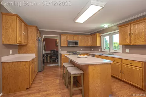 Kitchen - 20491 Windemere Dr, Macomb, MI 48044 photo 4 of 5