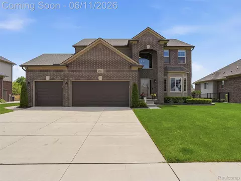 29684 Kevin Dr, Chesterfield, MI 48051