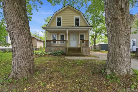 147 Crocker Blvd, Mount Clemens, MI 48043
