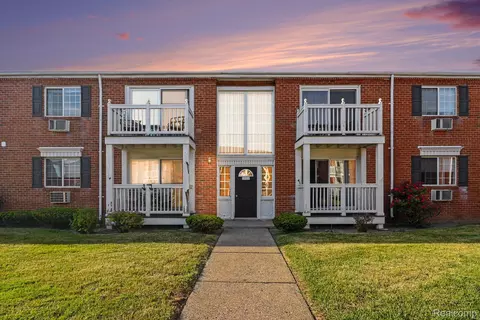 2440 Parmenter Blvd #204, Royal Oak, MI 48073