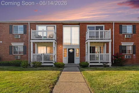 2440 Parmenter Blvd #204, Royal Oak, MI 48073