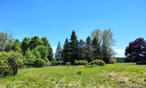 5600 Hemingway Lake Rd, Otter Lake, MI 48464
