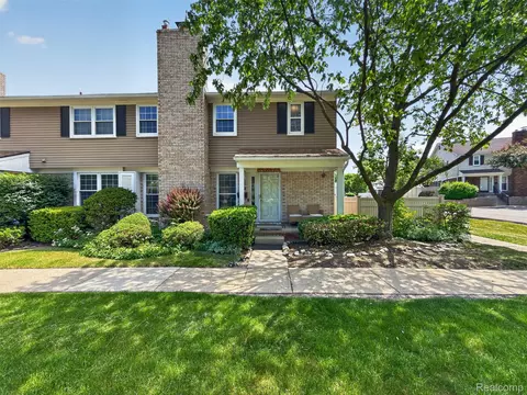 20830 W Glen Haven Cir, Northville, MI 48167