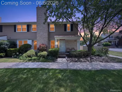 20830 W Glen Haven Cir, Northville, MI 48167