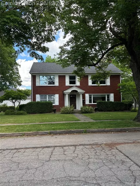 221 S Tompkins St, Howell, MI 48843