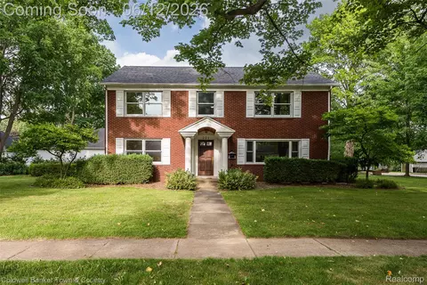 221 S Tompkins St, Howell, MI 48843