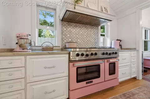 Kitchen - 109 Wompole Dr, Village Of Clarkston, MI 48346 photo 3 of 5