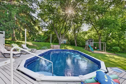 Exterior - 109 Wompole Dr, Village Of Clarkston, MI 48346 photo 7 of 8