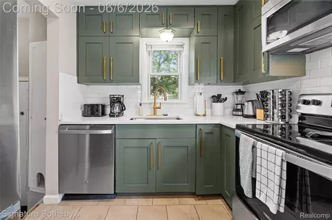 Kitchen - 674 E Webster St, Ferndale, MI 48220 photo 2 of 3