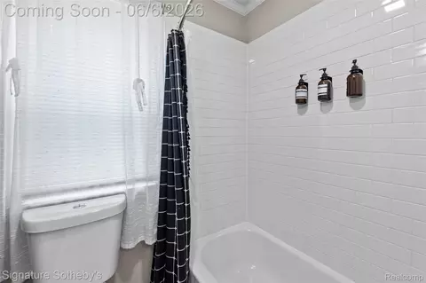 Bath - 674 E Webster St, Ferndale, MI 48220 photo 2 of 4