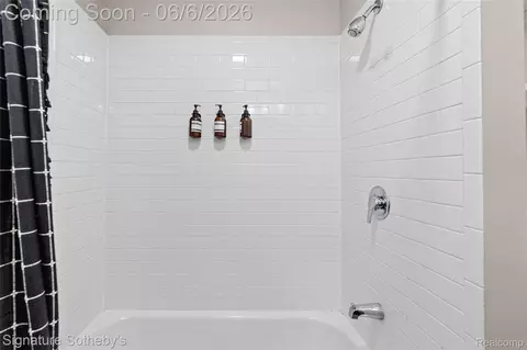 Bath - 674 E Webster St, Ferndale, MI 48220 photo 3 of 4