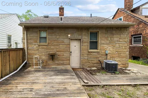 Exterior - 674 E Webster St, Ferndale, MI 48220 photo 2 of 2