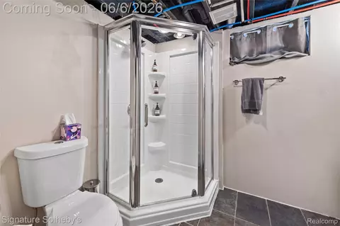 Bath - 674 E Webster St, Ferndale, MI 48220 photo 4 of 4