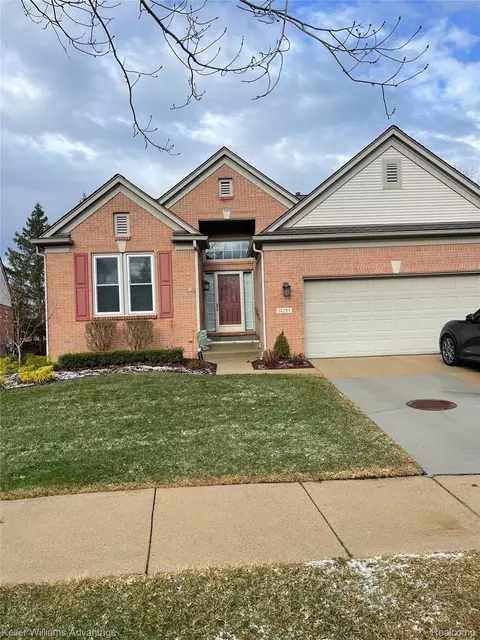 11293 Pinehurst Rd, Plymouth, MI 48170