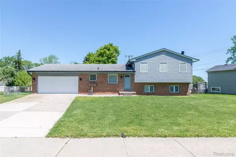 32704 Ann Arbor Trl, Westland, MI 48185