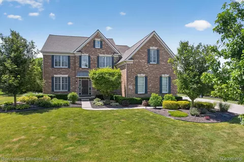 46592 Pinehurst Cir N, Northville, MI 48168