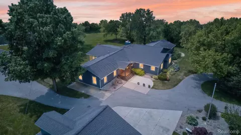 9353 Hill Rd, Swartz Creek, MI 48473