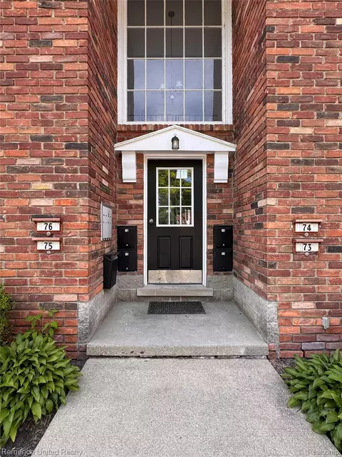 31831 Grand River Ave, Farmington, MI 48336