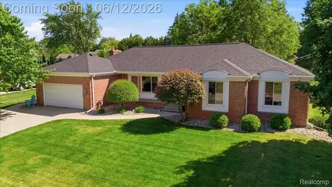 5048 Tree Hill Rd, Grand Blanc, MI 48439