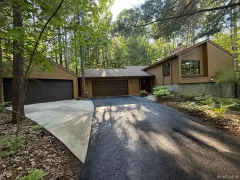 4341 Maplewood Ln, Traverse City, MI 49686