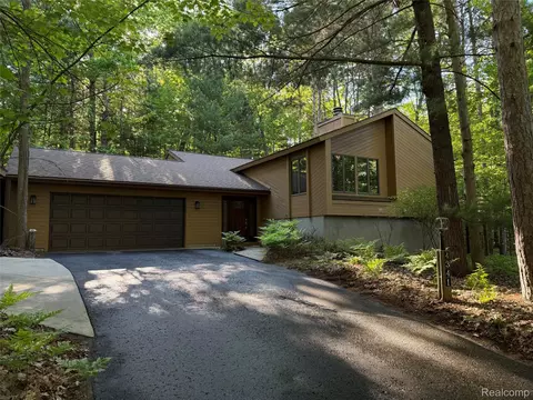 4341 Maplewood Ln, Traverse City, MI 49686